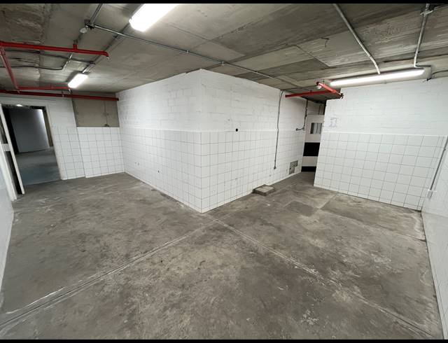 2,129M² BUSINESS TO LET IN WOODSTOCK
